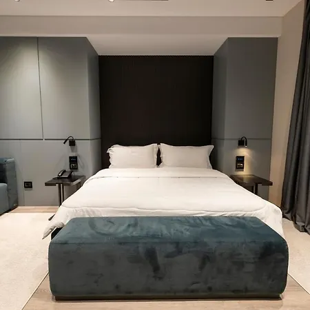 Отель Demi 4*