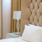 Demi 4*