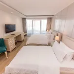 Demi Hotel
