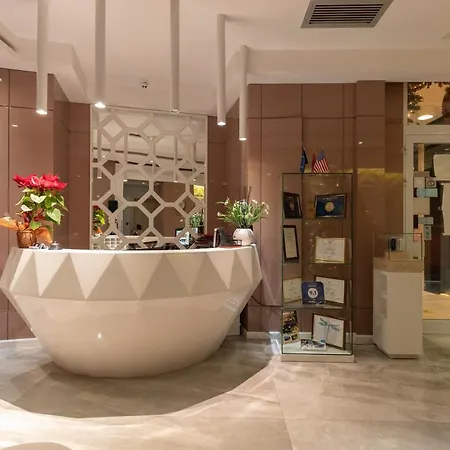 Demi 4* Sarande
