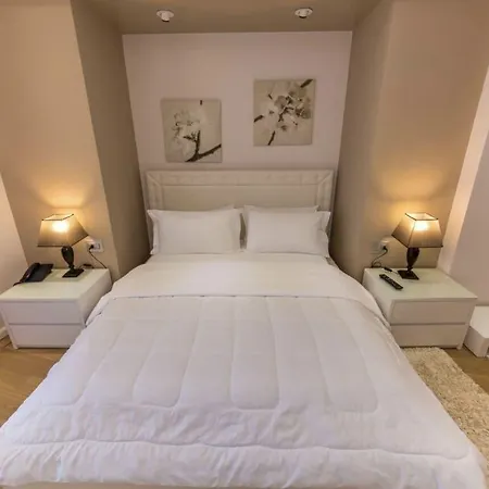 Demi Ξενοδοχείο Σαράντα