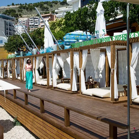 Demi ホテル Sarandë
