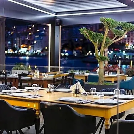 Demi Hotel Sarandë