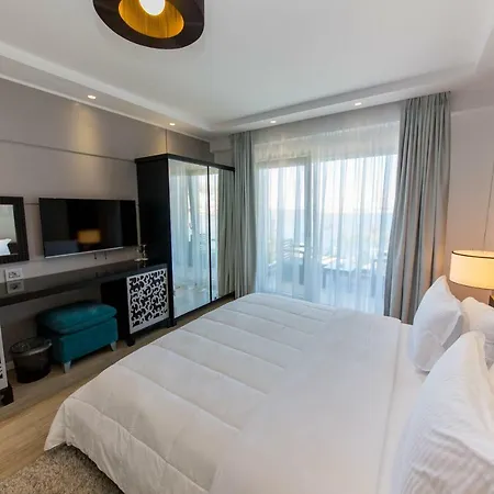 Ξενοδοχείο Demi 4*