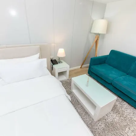 Demi 4* Sarande